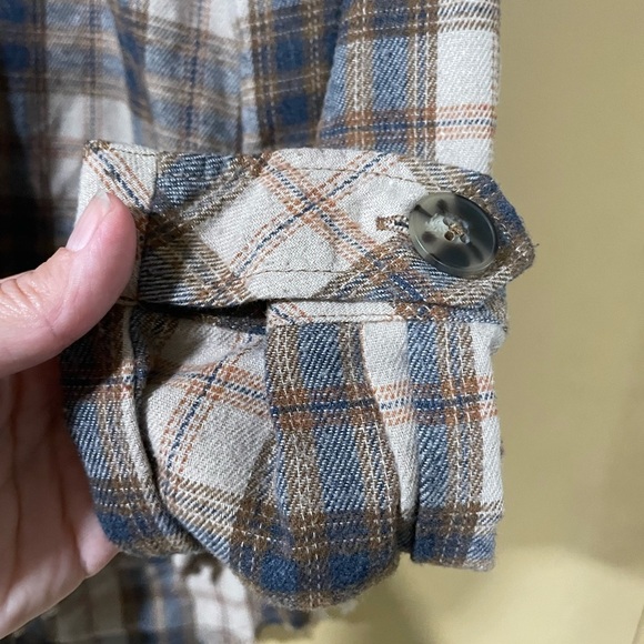 🎈3/$20 Democracy Plaid Button Down Shirt in Gray and Blue - Picture 4 of 8